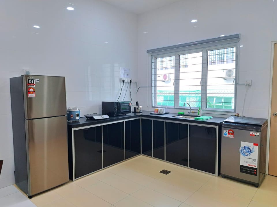 Kitchen or kitchenette, microwave, oven, stove