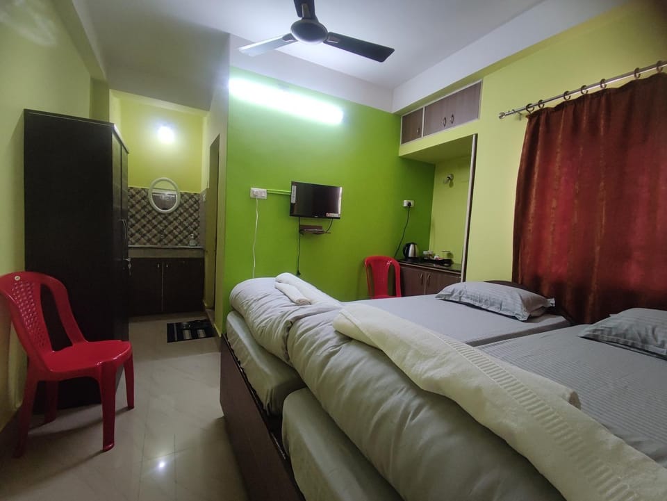Bed, TV and multimedia, Photo of the whole room