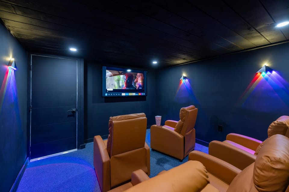 Communal lounge/ TV room, TV and multimedia, Living room, Seating area, Evening entertainment