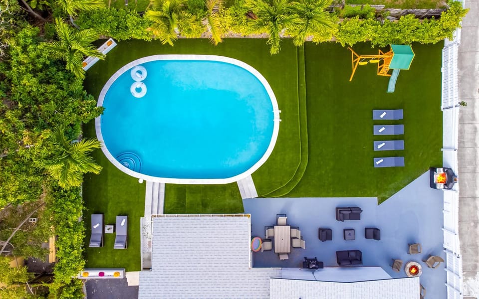 Spring, Day, Natural landscape, Bird's eye view, Garden, Balcony/Terrace, Balcony/Terrace, Garden view, Pool view, Swimming pool, sunbed