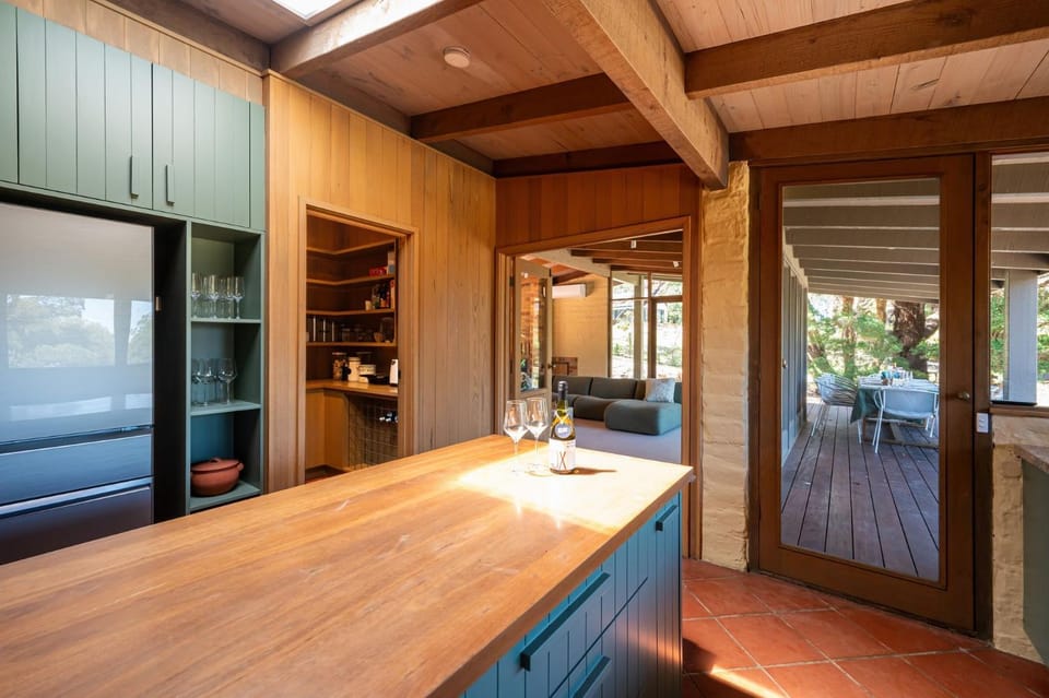 Kitchen or kitchenette, pet friendly