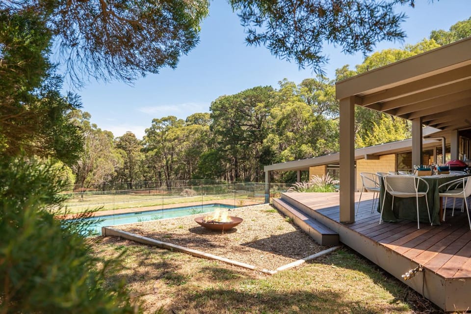 Property building, Natural landscape, Garden, Garden view