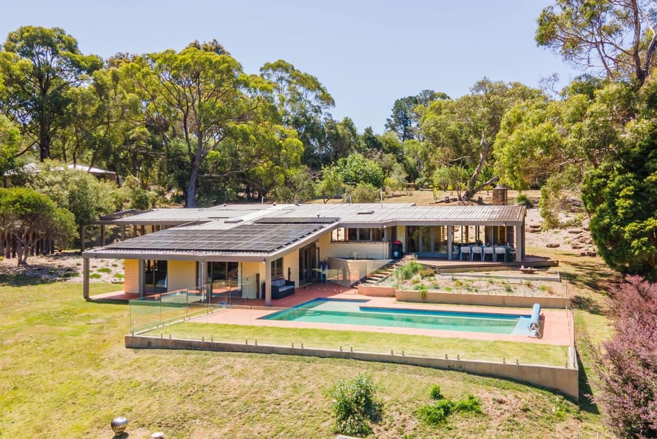 Property building, Garden, Garden view, Pool view, Swimming pool