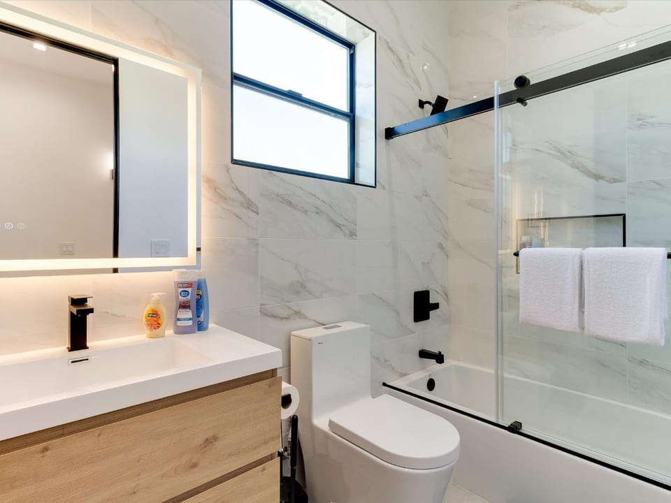 Shower, Bathroom, Bath, towels