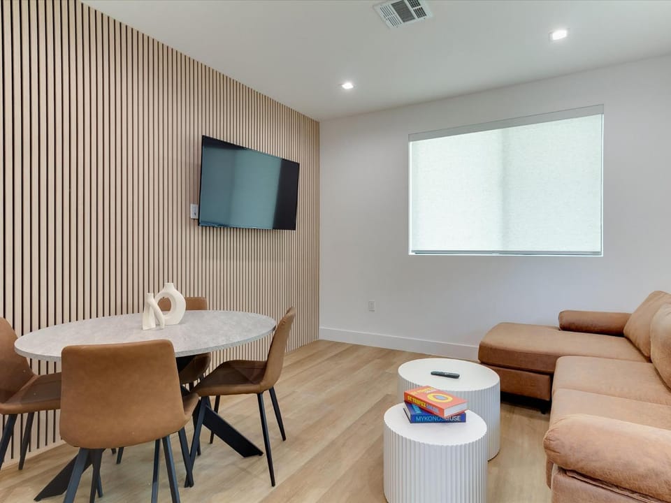 TV and multimedia, Living room, Dining area