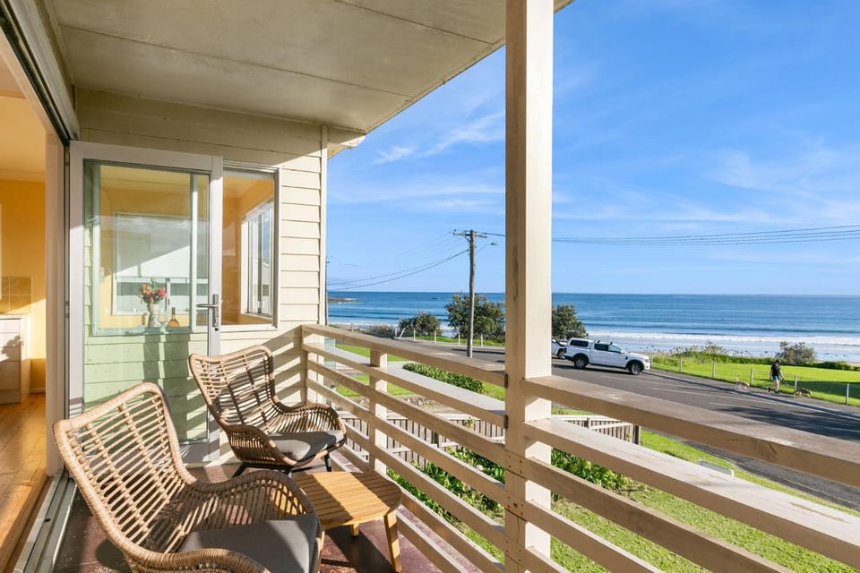 Property building, Balcony/Terrace, Sea view