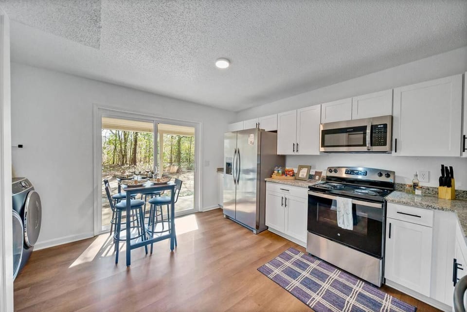 Chic & Modern 2BD Near CAE House in Cayce