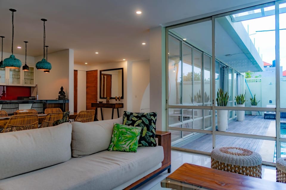 Kitchen or kitchenette, Living room, Dining area, Pool view