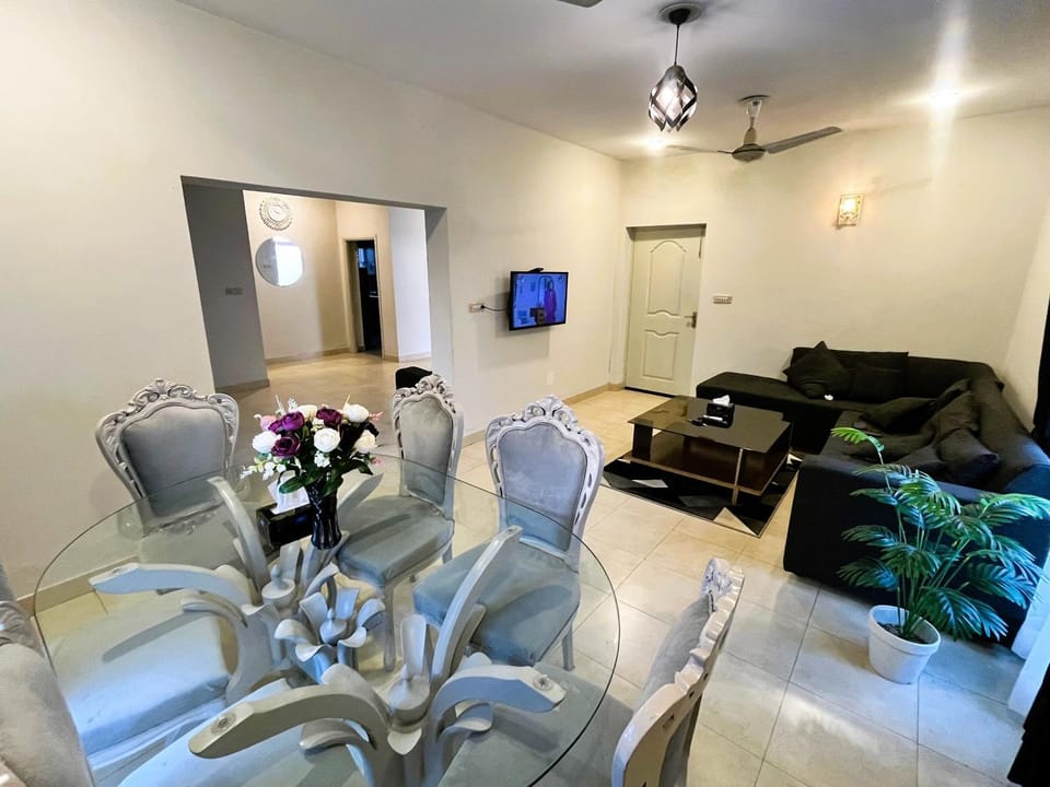 Haven Lodge Lahore by Haven Holiday Homes - Deluxe Family Rooms with attached bath, AC & TV Bed and Breakfast in Lahore
