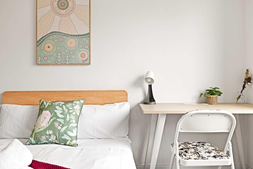 Double Room - Prime location - Convenient Spot in Auburn - Shared Bathroom Bed and Breakfast in Sydney