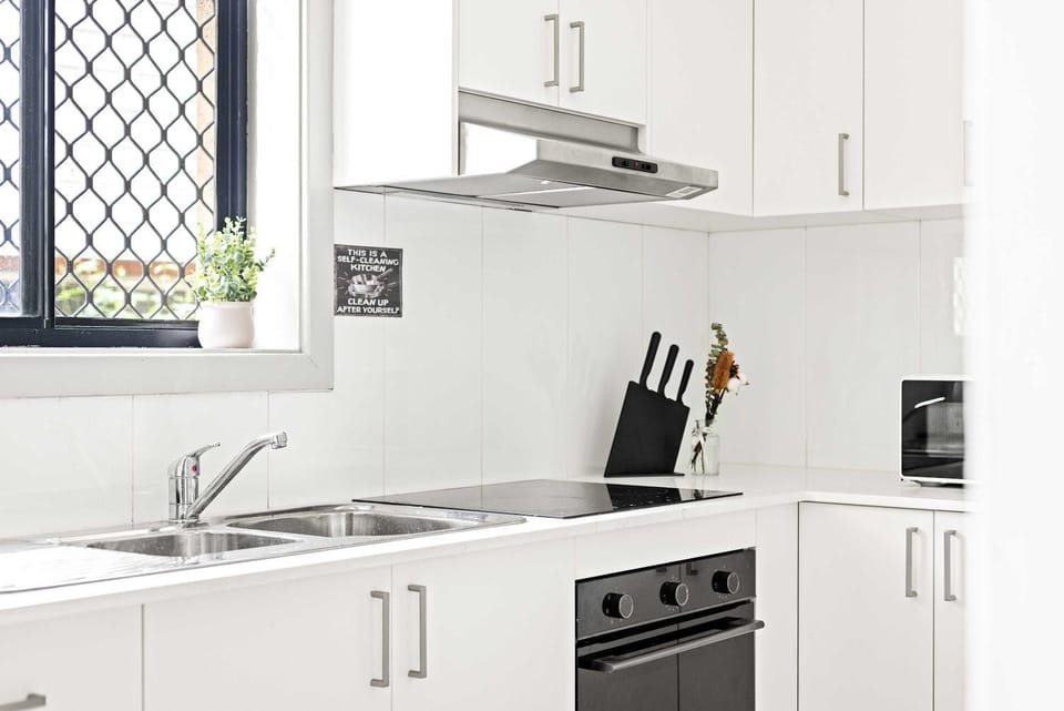 Double Room - Prime location - Convenient Spot in Auburn - Shared Bathroom Bed and Breakfast in Sydney