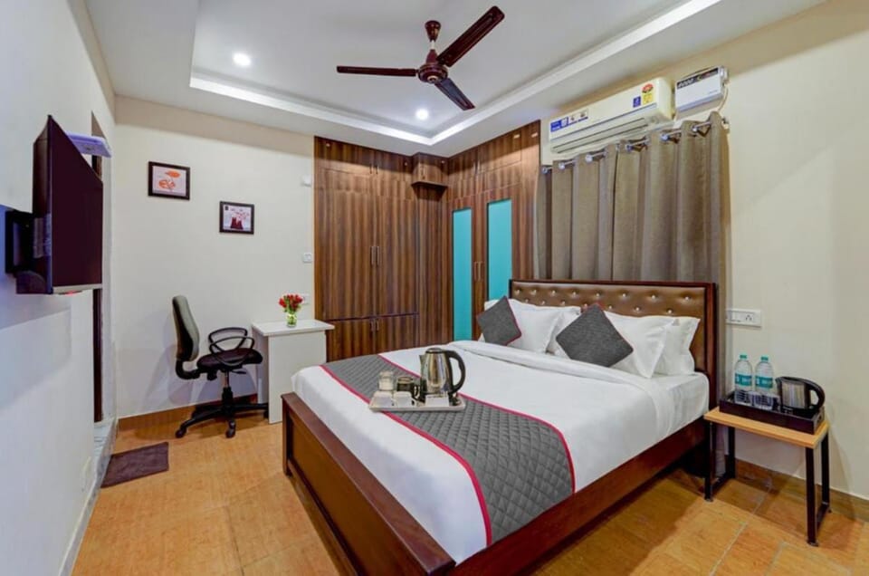 Redfox Hotel - Near US Biometric Vacation rental in Chennai
