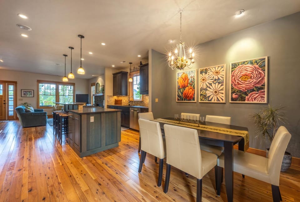 Neighborhood Nest House in Hood River