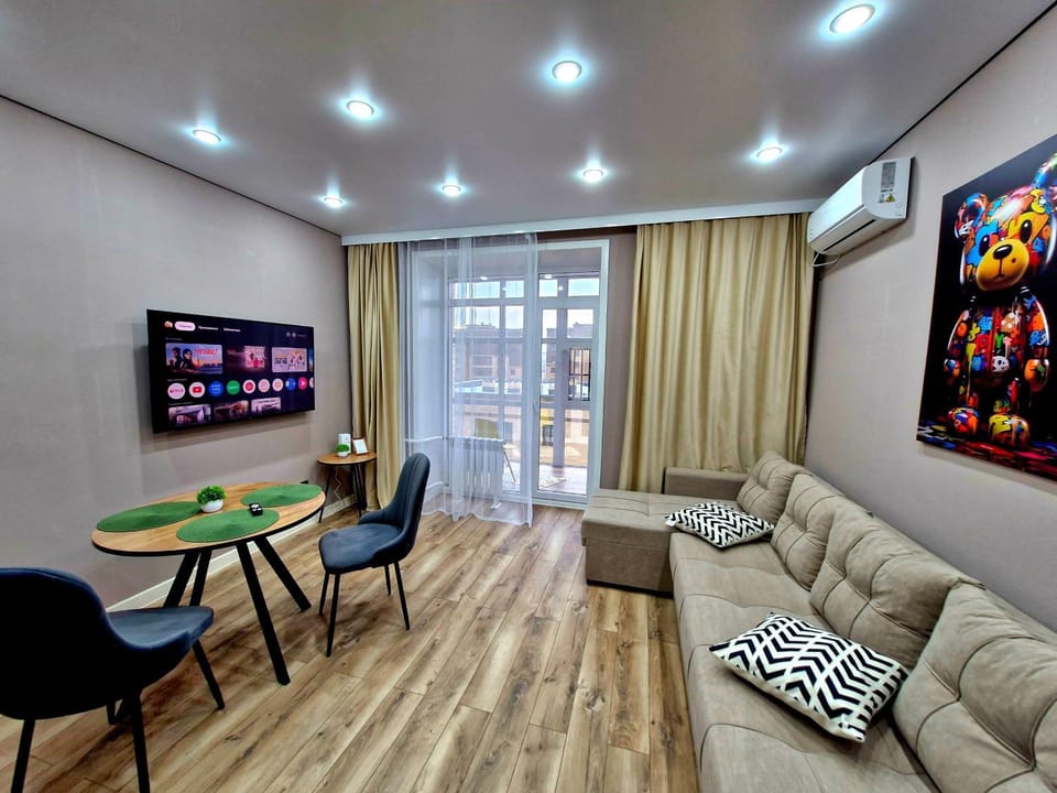 TV and multimedia, Seating area, Dining area