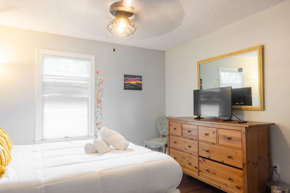 Pet-Friendly Beach Getaway, Relax by the Bay! Apartment in Anne Arundel County