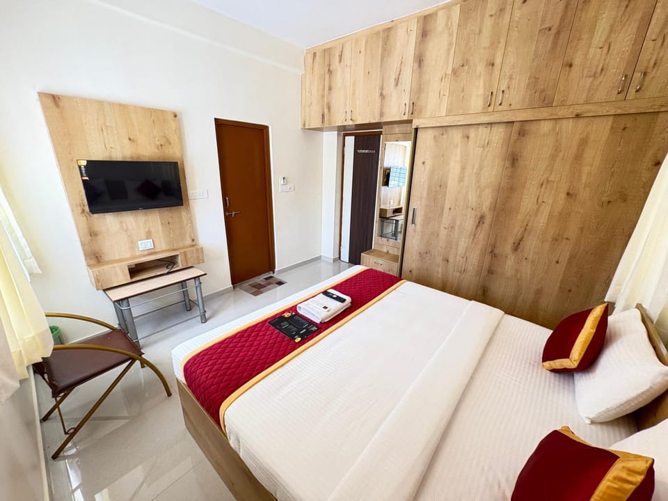 Bed, Photo of the whole room, Bedroom, wardrobe