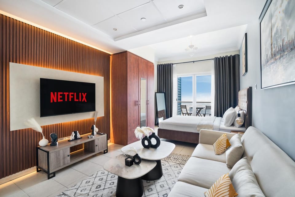 Stylish JLT Studio Lakeview Metro 5min & Marin Apartment in Dubai