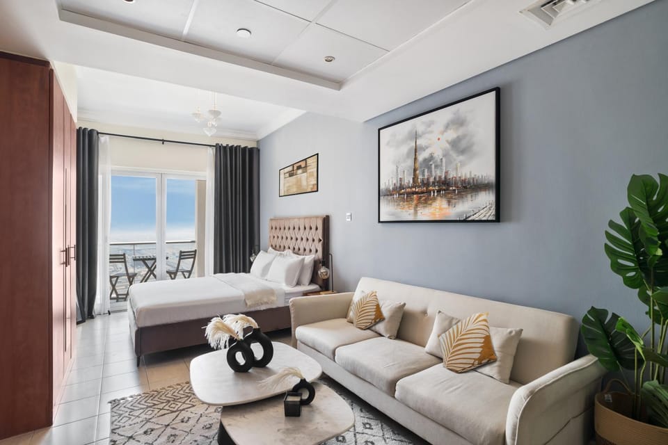 Stylish JLT Studio Lakeview Metro 5min & Marin Apartment in Dubai
