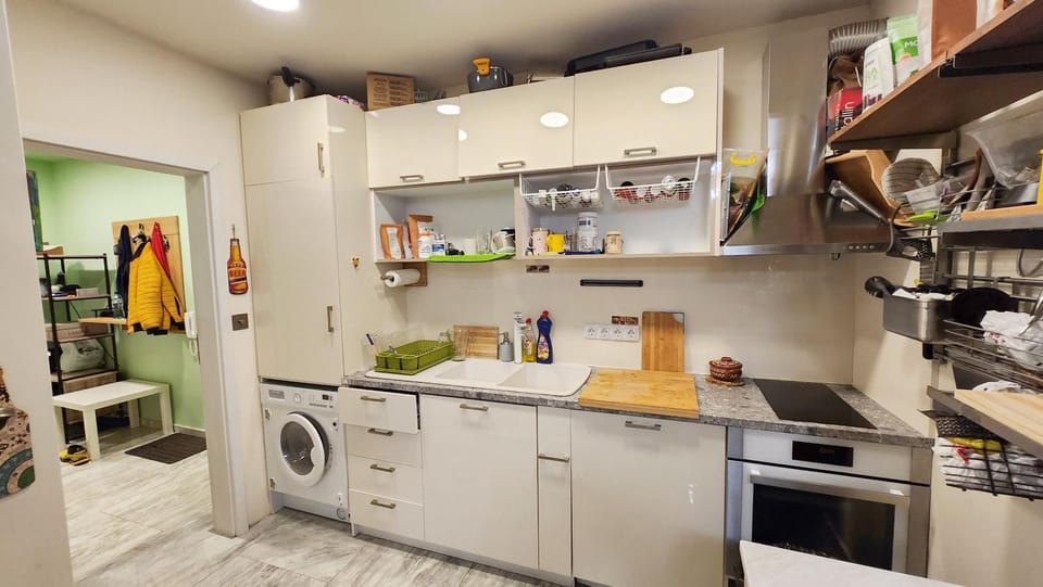 Zen Lodge, with private parking next to Paradise Apartment in Sofia