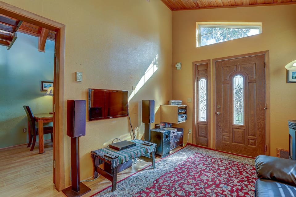 Walk to downtown White Salmon - Waveseeker House in White Salmon