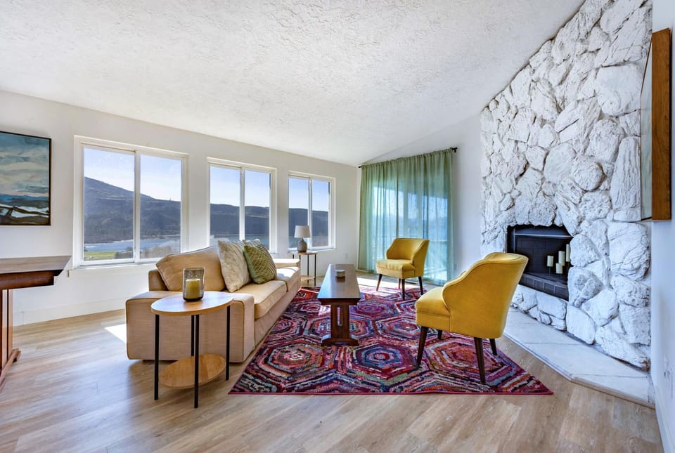 Wind View House in Lyle