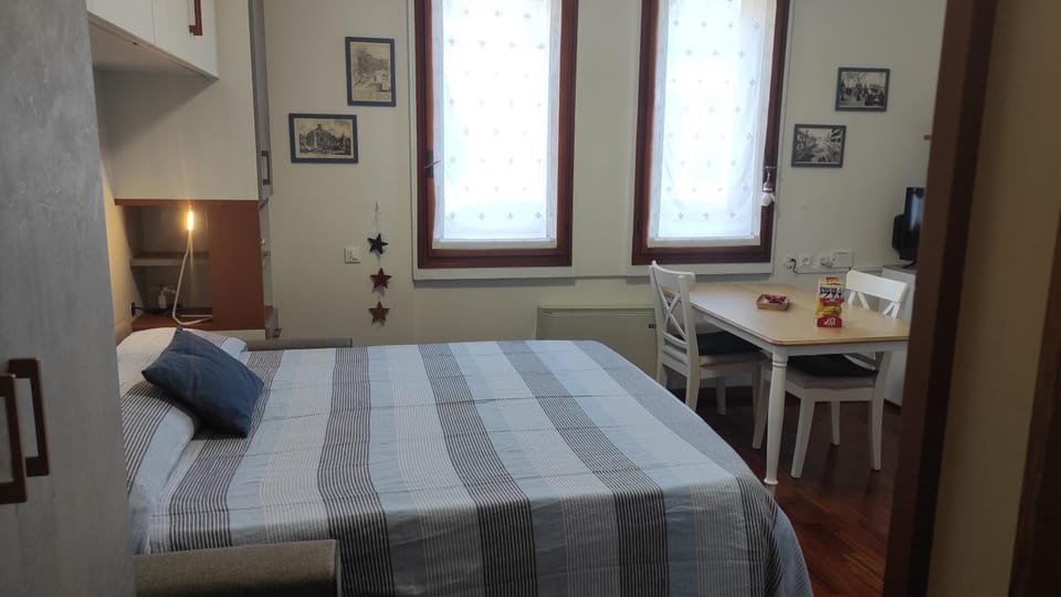 Living room, Seating area, Bedroom