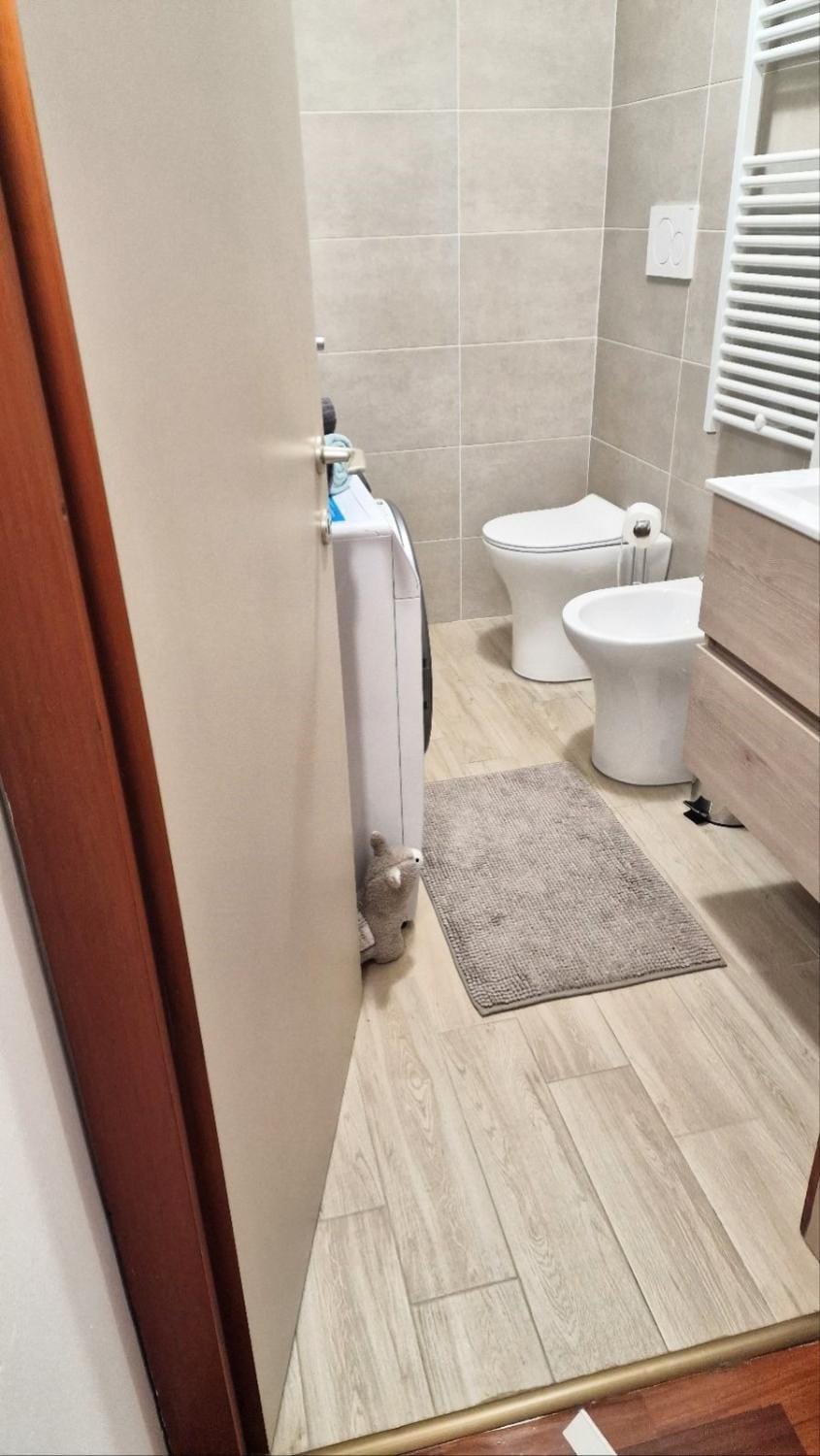 Toilet, Bathroom, bidet, towels