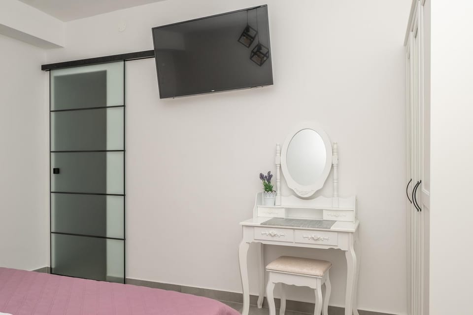 Apartment 3 Vera i Ćiro Novak, sea view and free parking Apartment in Brela