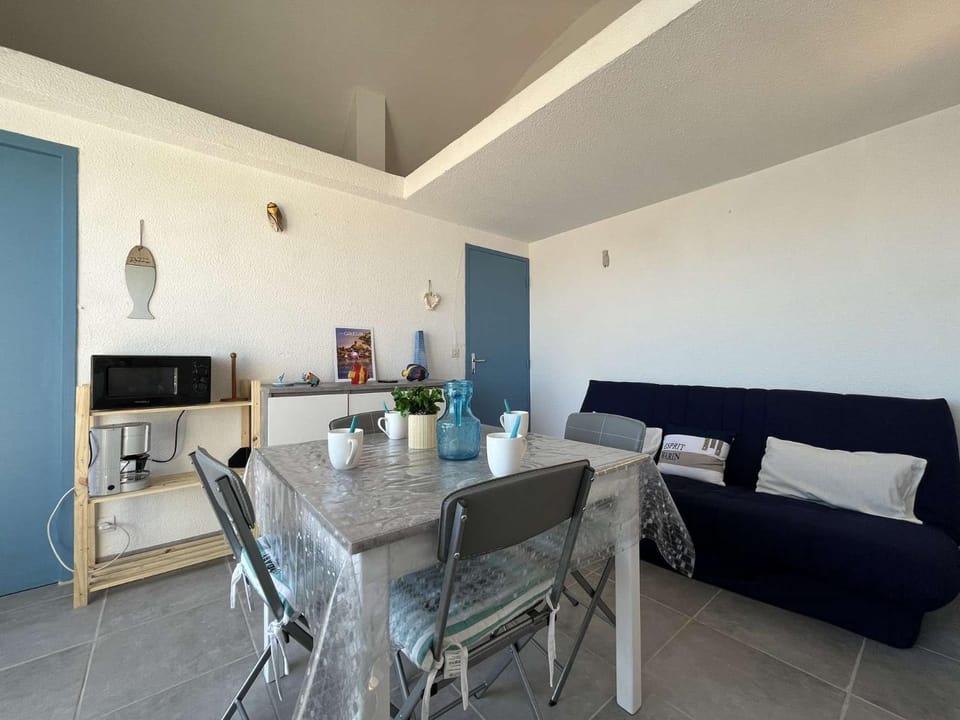 Appartement rénové avec vue marina Gruissan GN140-1033 Apartment in Gruissan
