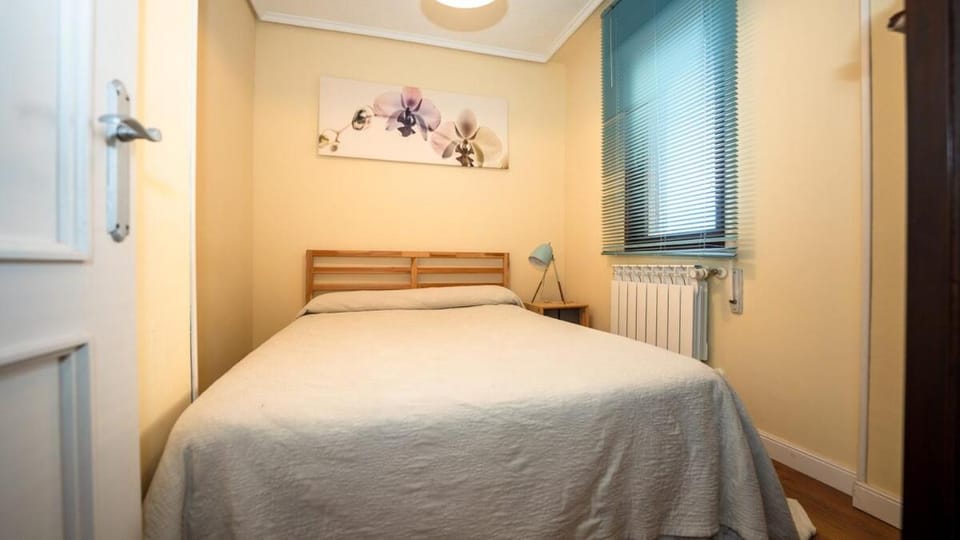 Cozy apartment in downtown Somo Apartment in Cantabria