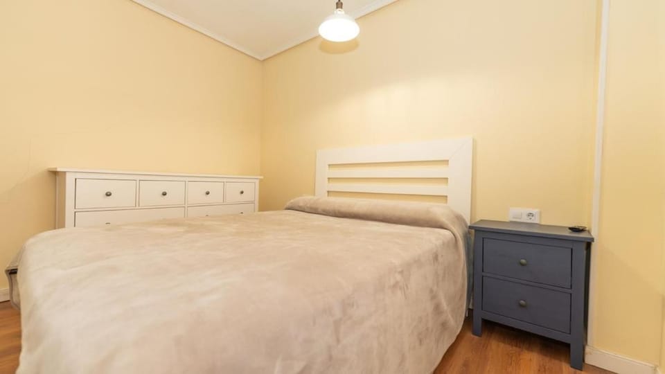 Cozy apartment in downtown Somo Apartment in Cantabria
