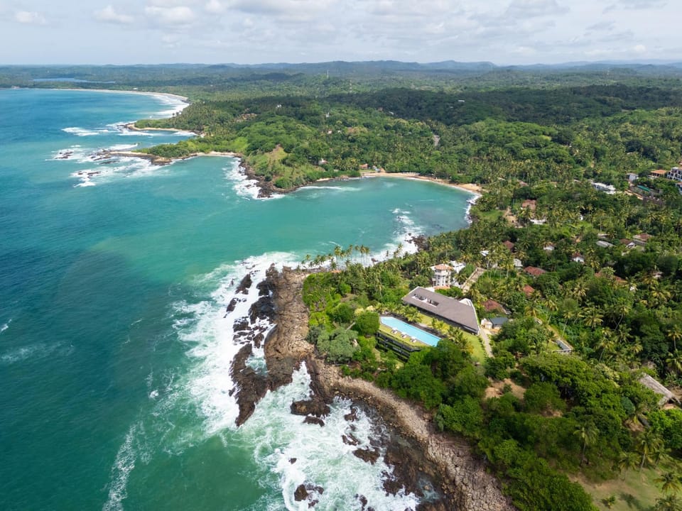 Nearby landmark, Day, Natural landscape, Bird's eye view, Beach, City view, Mountain view, Pool view, Sea view, Swimming pool