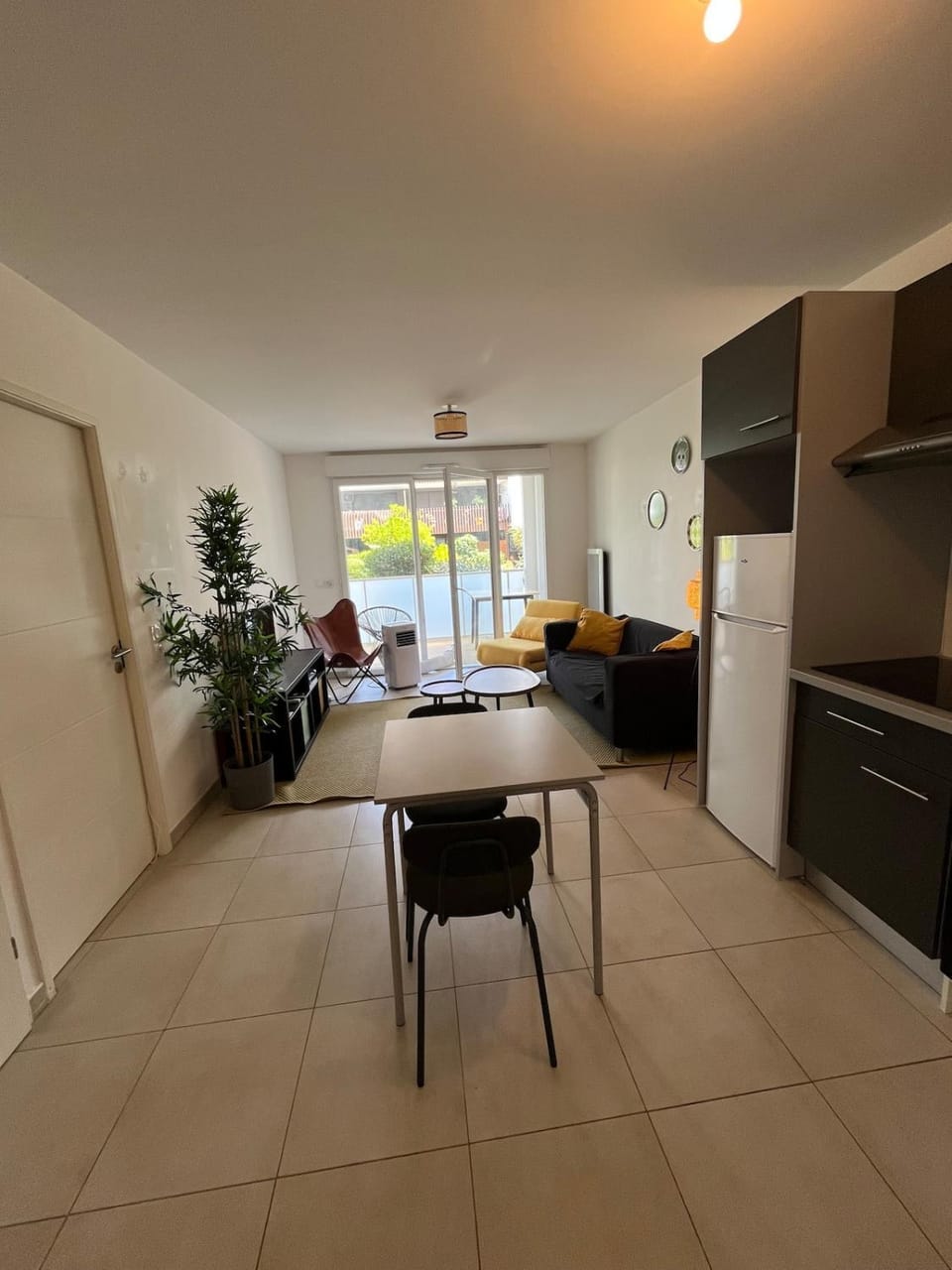 Kitchen or kitchenette, Living room, Dining area, oven, pet friendly