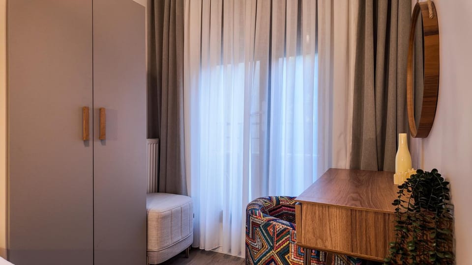 Bed, Living room, Seating area, Bedroom, wardrobe