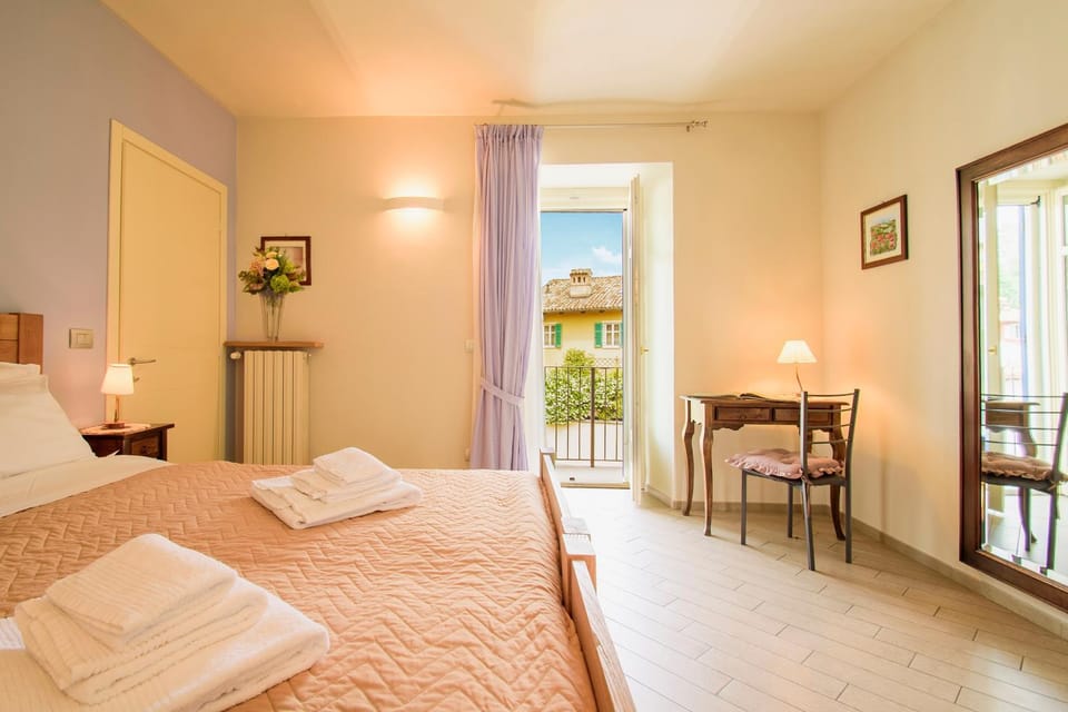 Bed, View (from property/room), Balcony/Terrace, Photo of the whole room, Bedroom, towels