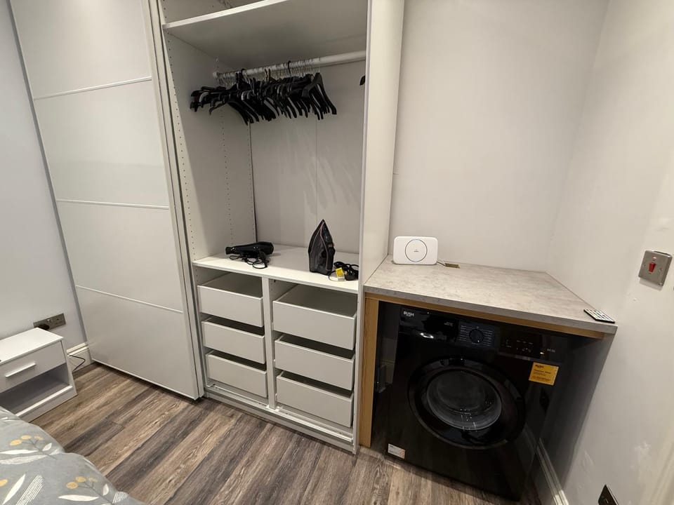 wardrobe, washing machine