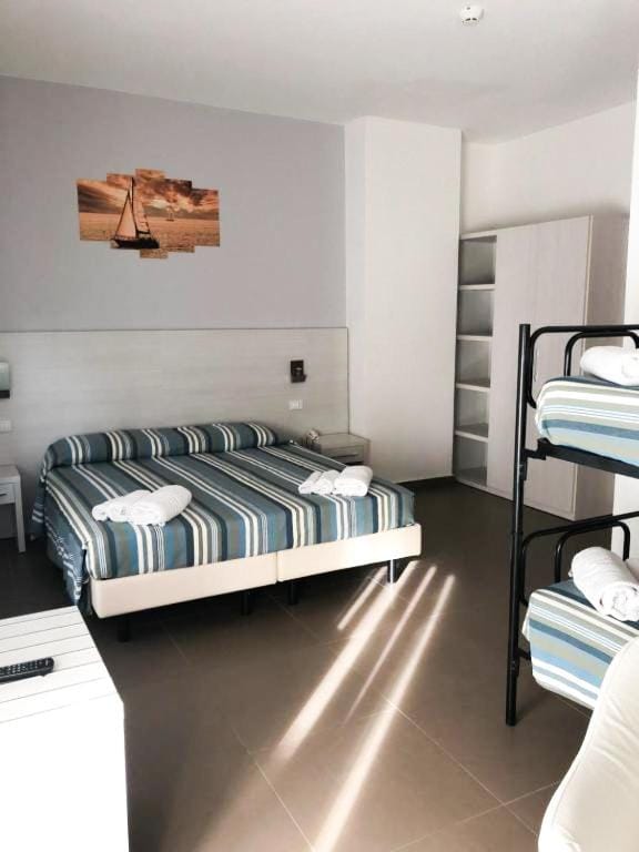 Bed, Sea view, Sea view, bunk bed