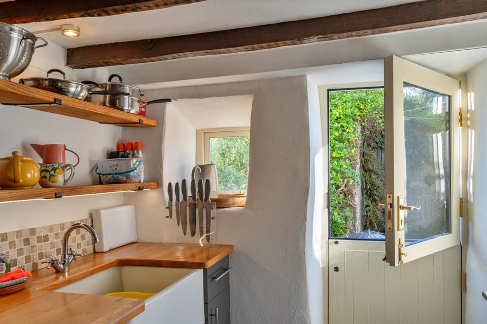 Kitchen or kitchenette, kitchen, kitchen