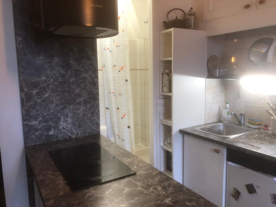 Kitchen or kitchenette, stove