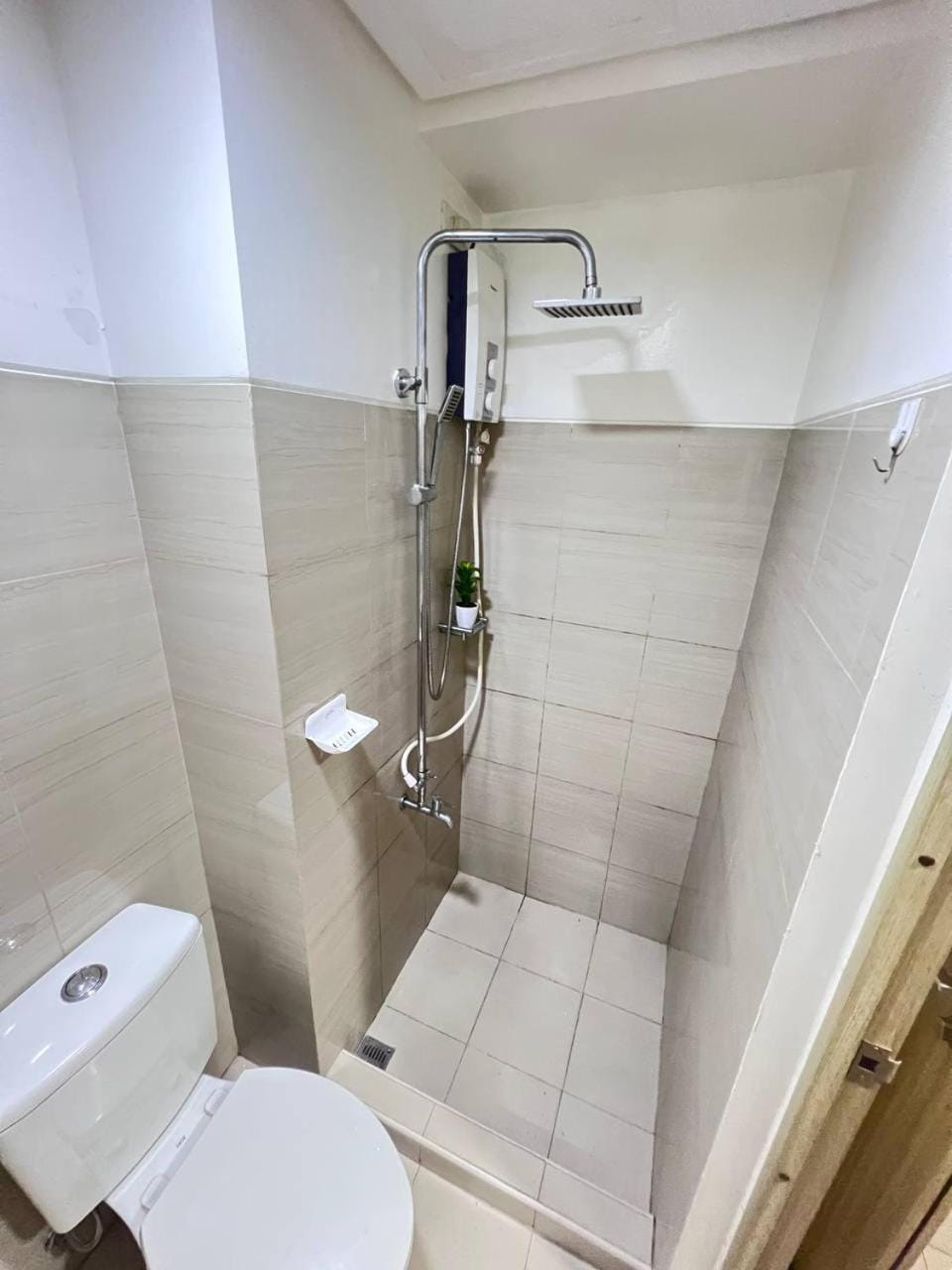 Unistay SHORE Residence amazing pool view Hotel in Pasay