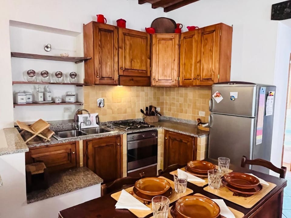 Kitchen or kitchenette, oven