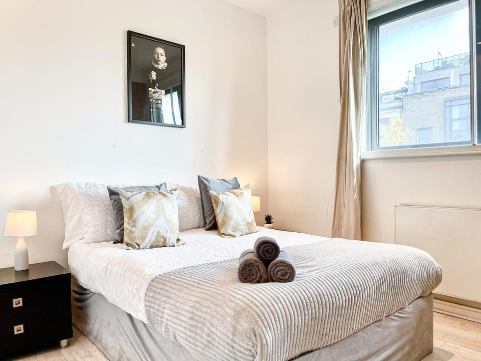 Bed, View (from property/room), Other, Decorative detail, Bedroom, towels
