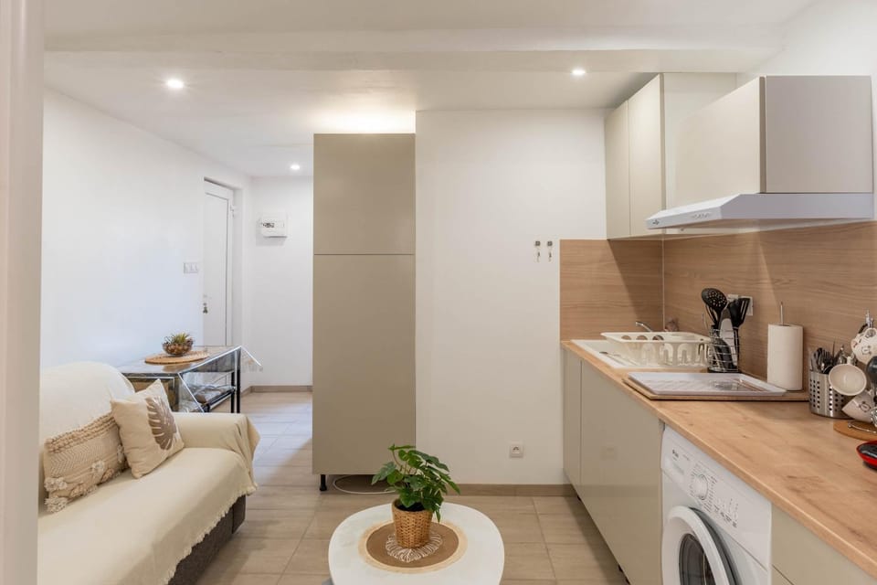 Kitchen or kitchenette, Living room