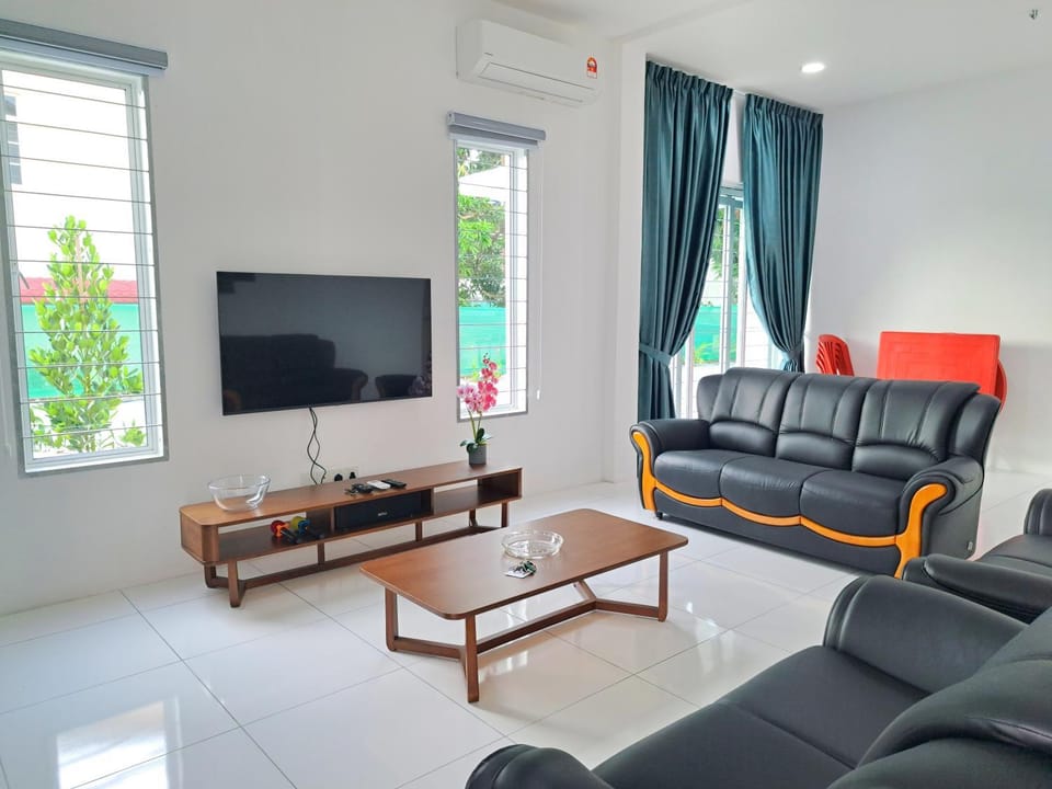 Communal lounge/ TV room, TV and multimedia, Seating area, Evening entertainment, air conditioner