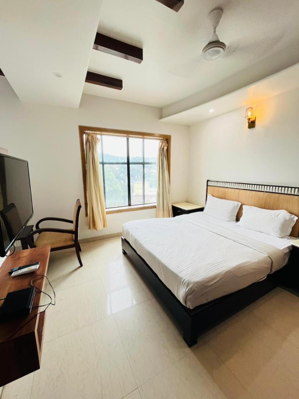 Communal lounge/ TV room, TV and multimedia, Photo of the whole room, Evening entertainment, Bedroom