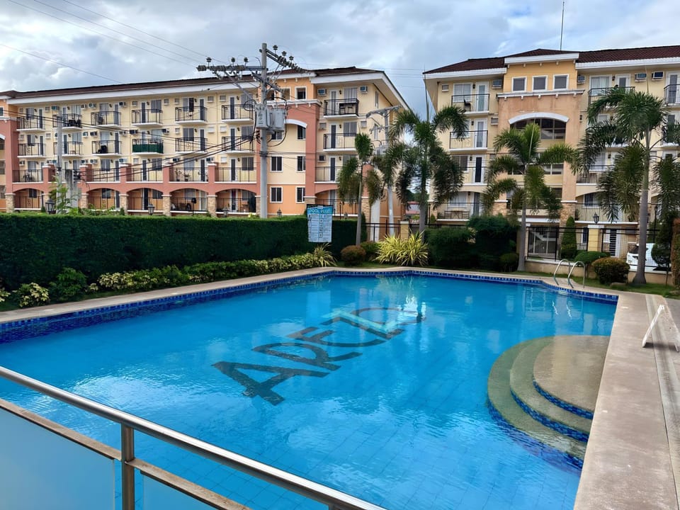 Property building, Day, Pool view, Swimming pool, sunbed