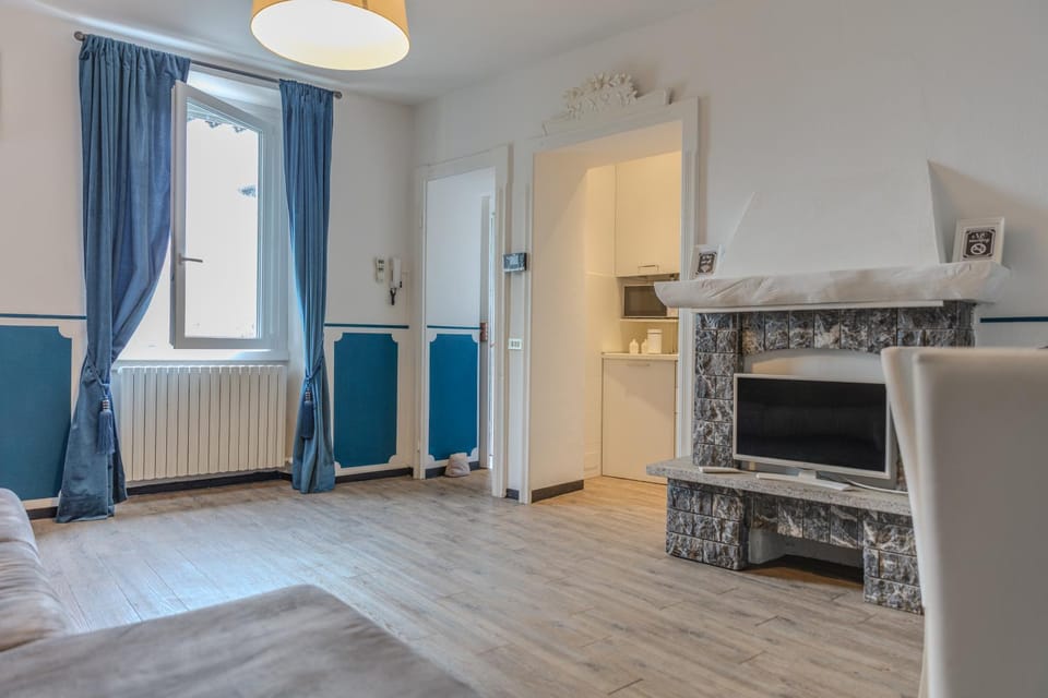 TV and multimedia, Kitchen or kitchenette, Living room