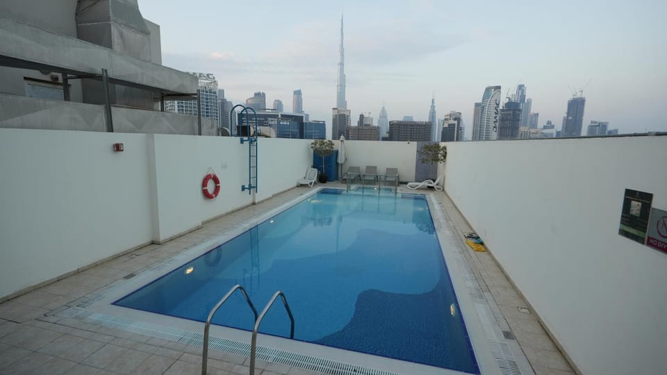 Day, Swimming pool