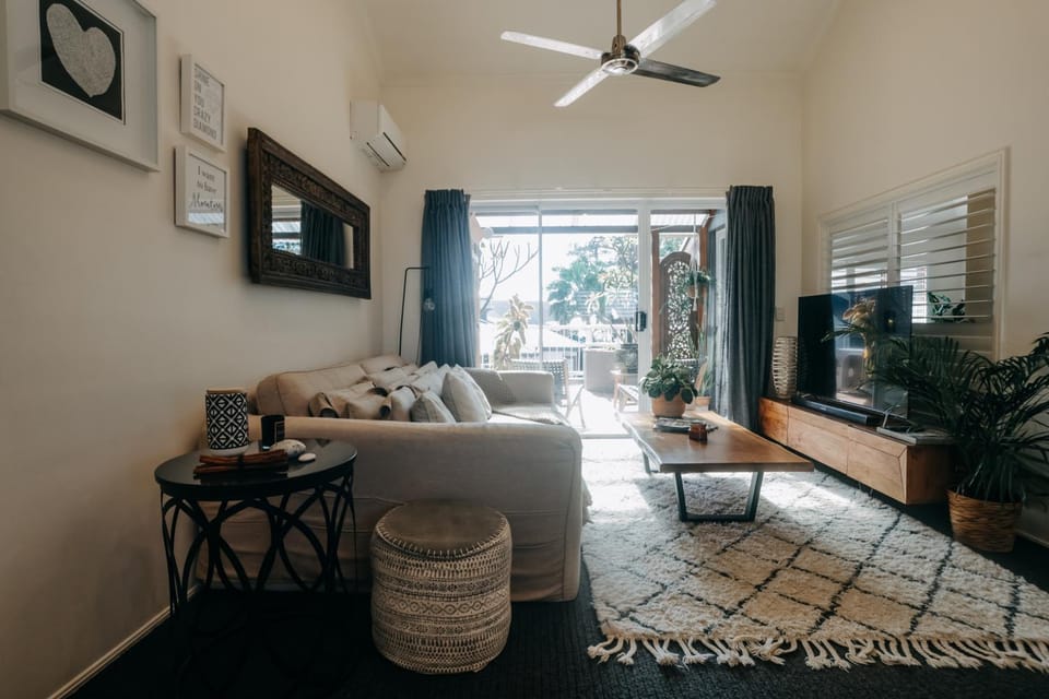 Living room, Photo of the whole room