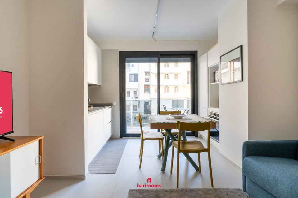 TV and multimedia, Kitchen or kitchenette, Living room, Seating area, Dining area